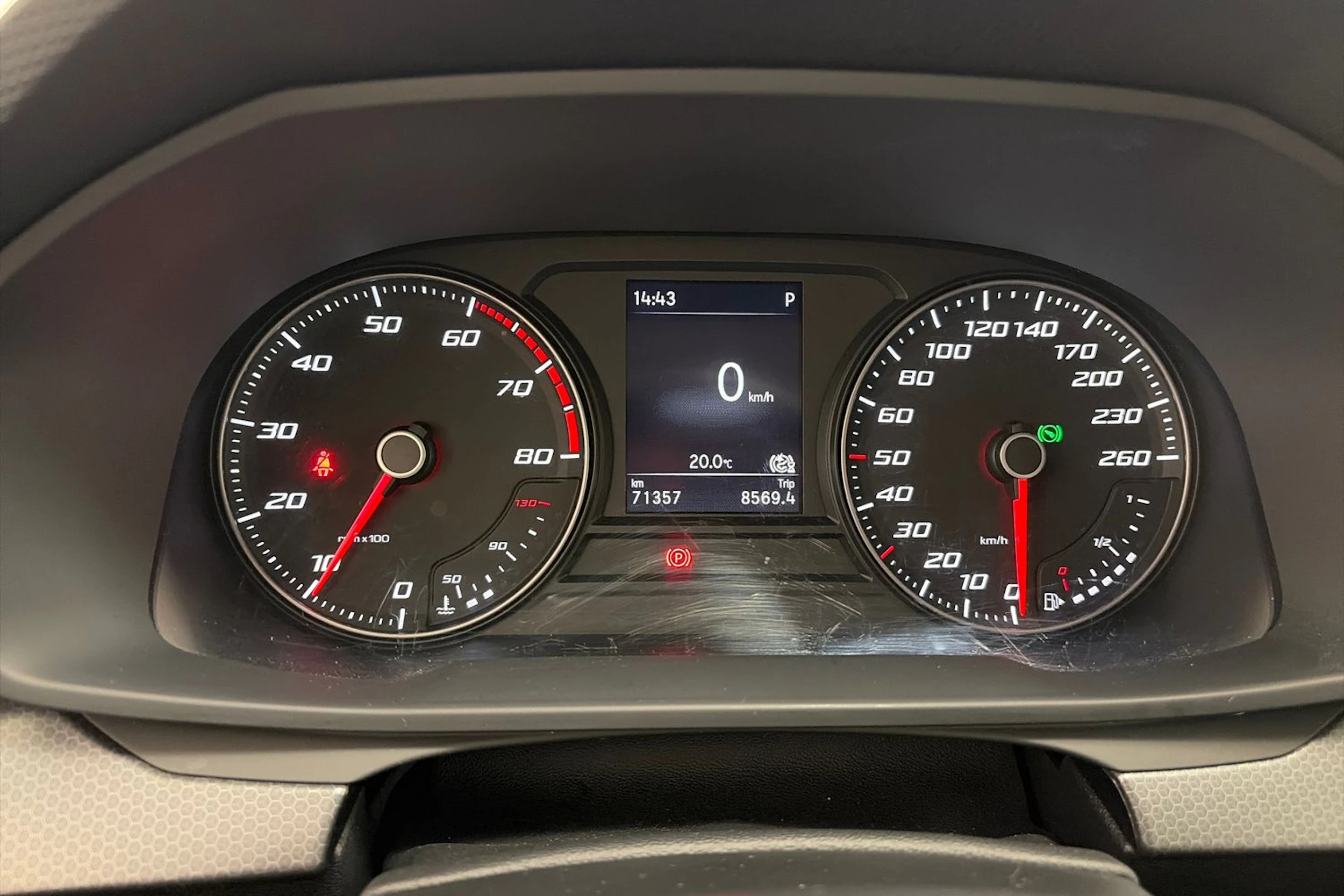 valkoinen SEAT Leon Sportstourer 2024 kuva 13.