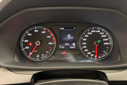 valkoinen SEAT Leon Sportstourer 2024 kuva 13.