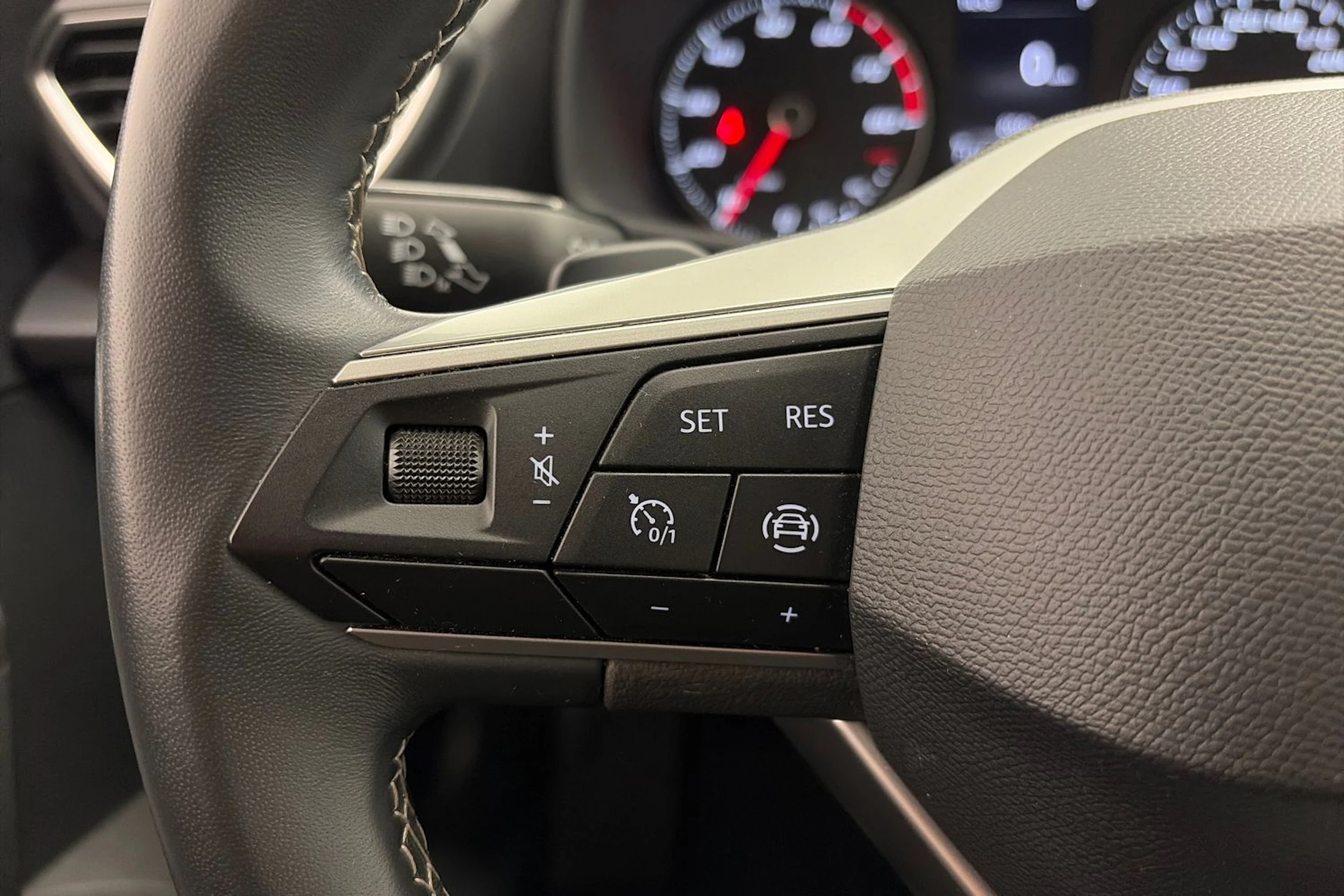 valkoinen SEAT Leon Sportstourer 2024 kuva 14.