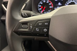 valkoinen SEAT Leon Sportstourer 2024 kuva 14.