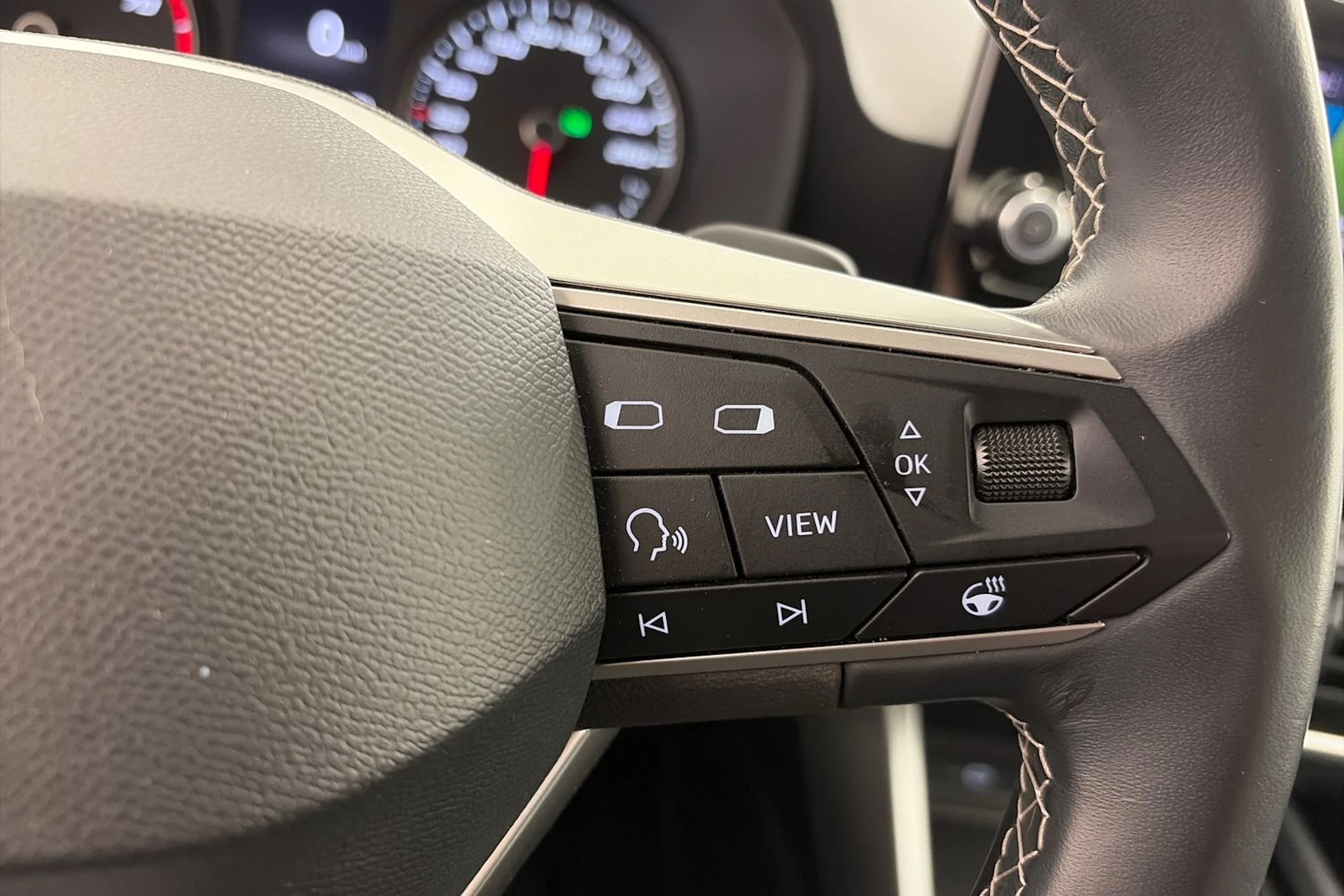 valkoinen SEAT Leon Sportstourer 2024 kuva 15.