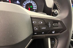valkoinen SEAT Leon Sportstourer 2024 kuva 15.