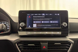 valkoinen SEAT Leon Sportstourer 2024 kuva 17.