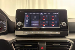 valkoinen SEAT Leon Sportstourer 2024 kuva 18.