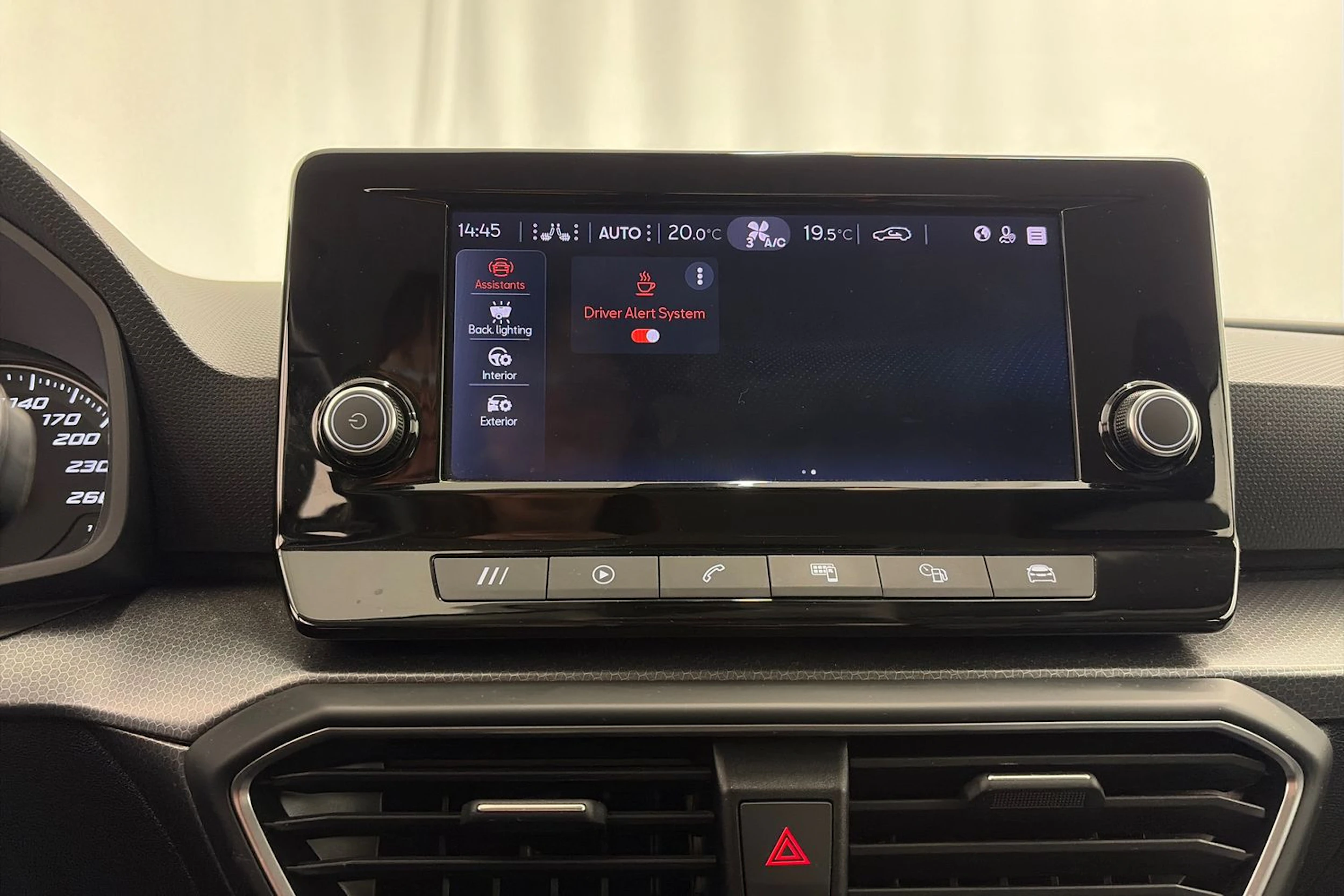 valkoinen SEAT Leon Sportstourer 2024 kuva 19.