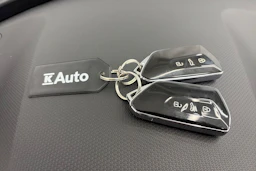 valkoinen SEAT Leon Sportstourer 2024 kuva 20.