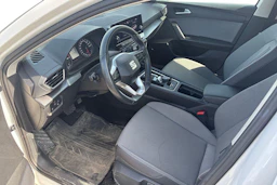 valkoinen SEAT Leon Sportstourer 2024 kuva 3.