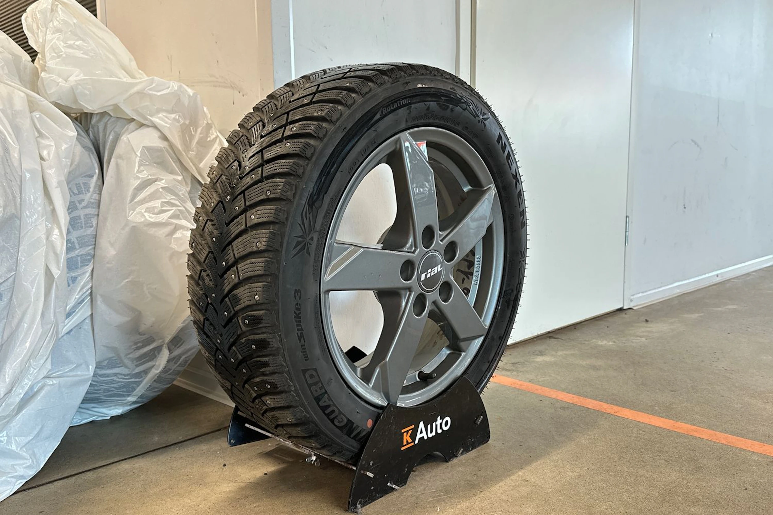 valkoinen SEAT Leon Sportstourer 2024 kuva 10.