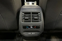 valkoinen SEAT Leon Sportstourer 2024 kuva 12.