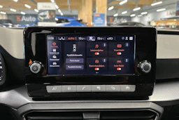valkoinen SEAT Leon Sportstourer 2024 kuva 15.