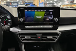 valkoinen SEAT Leon Sportstourer 2024 kuva 16.