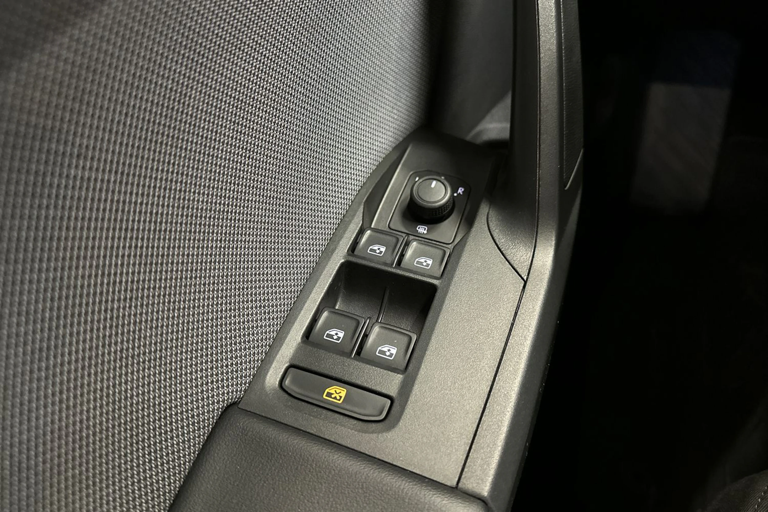 valkoinen SEAT Leon Sportstourer 2024 kuva 22.