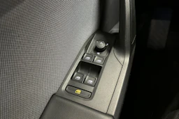 valkoinen SEAT Leon Sportstourer 2024 kuva 26.