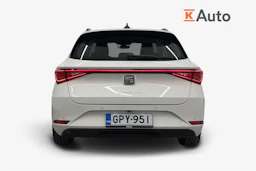 valkoinen SEAT Leon Sportstourer 2024 kuva 3.