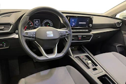 valkoinen SEAT Leon Sportstourer 2024 kuva 6.