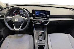 valkoinen SEAT Leon Sportstourer 2024 kuva 7.
