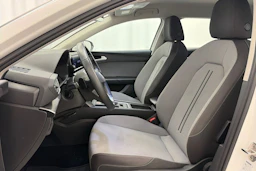 valkoinen SEAT Leon Sportstourer 2024 kuva 12.