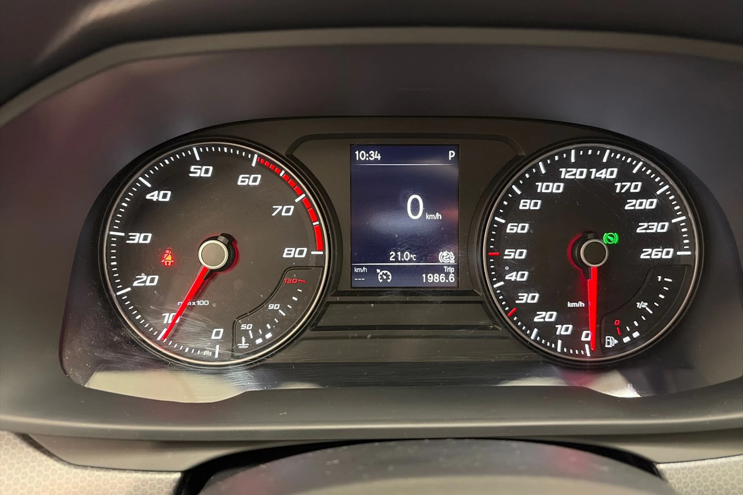 valkoinen SEAT Leon Sportstourer 2024 kuva 13.