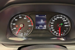 valkoinen SEAT Leon Sportstourer 2024 kuva 13.