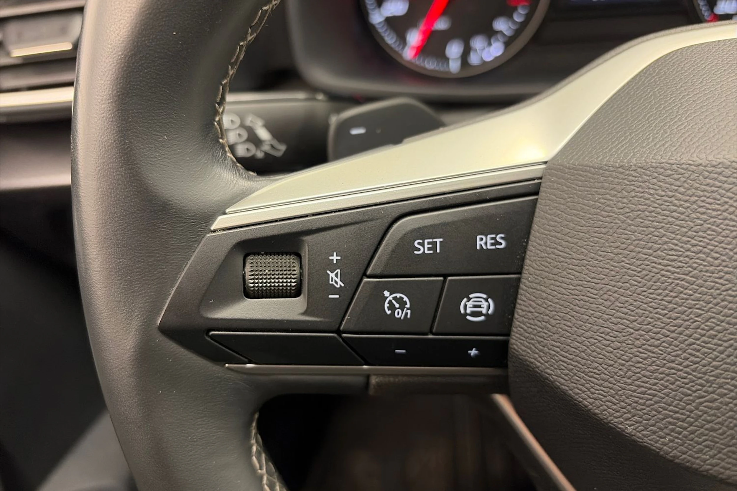 valkoinen SEAT Leon Sportstourer 2024 kuva 14.