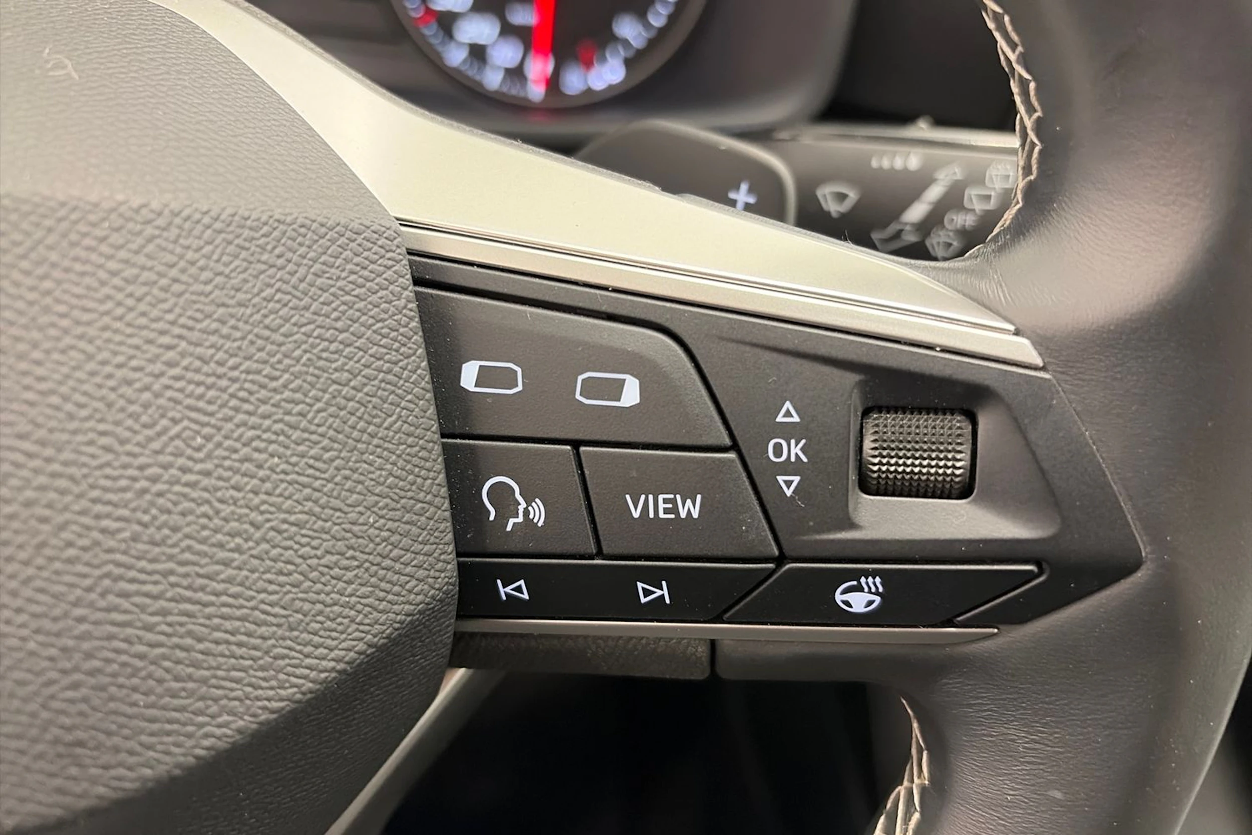 valkoinen SEAT Leon Sportstourer 2024 kuva 15.