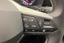 valkoinen SEAT Leon Sportstourer 2024 kuva 15.
