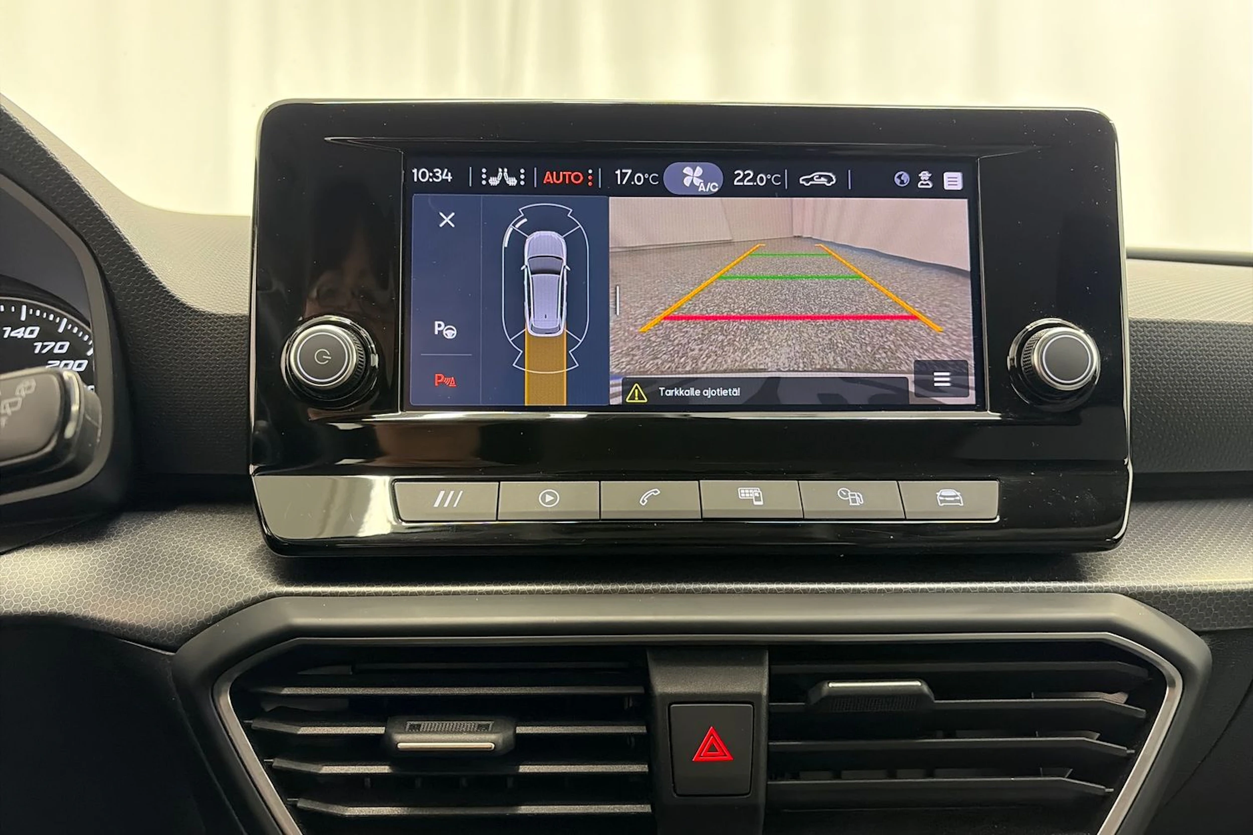 valkoinen SEAT Leon Sportstourer 2024 kuva 16.
