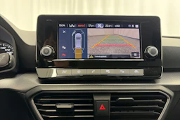 valkoinen SEAT Leon Sportstourer 2024 kuva 16.
