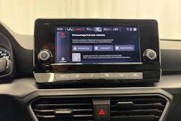valkoinen SEAT Leon Sportstourer 2024 kuva 17.