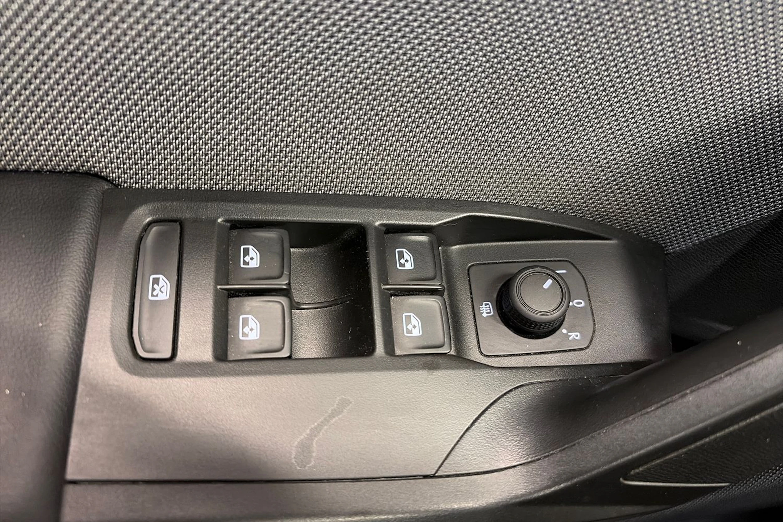valkoinen SEAT Leon Sportstourer 2024 kuva 21.