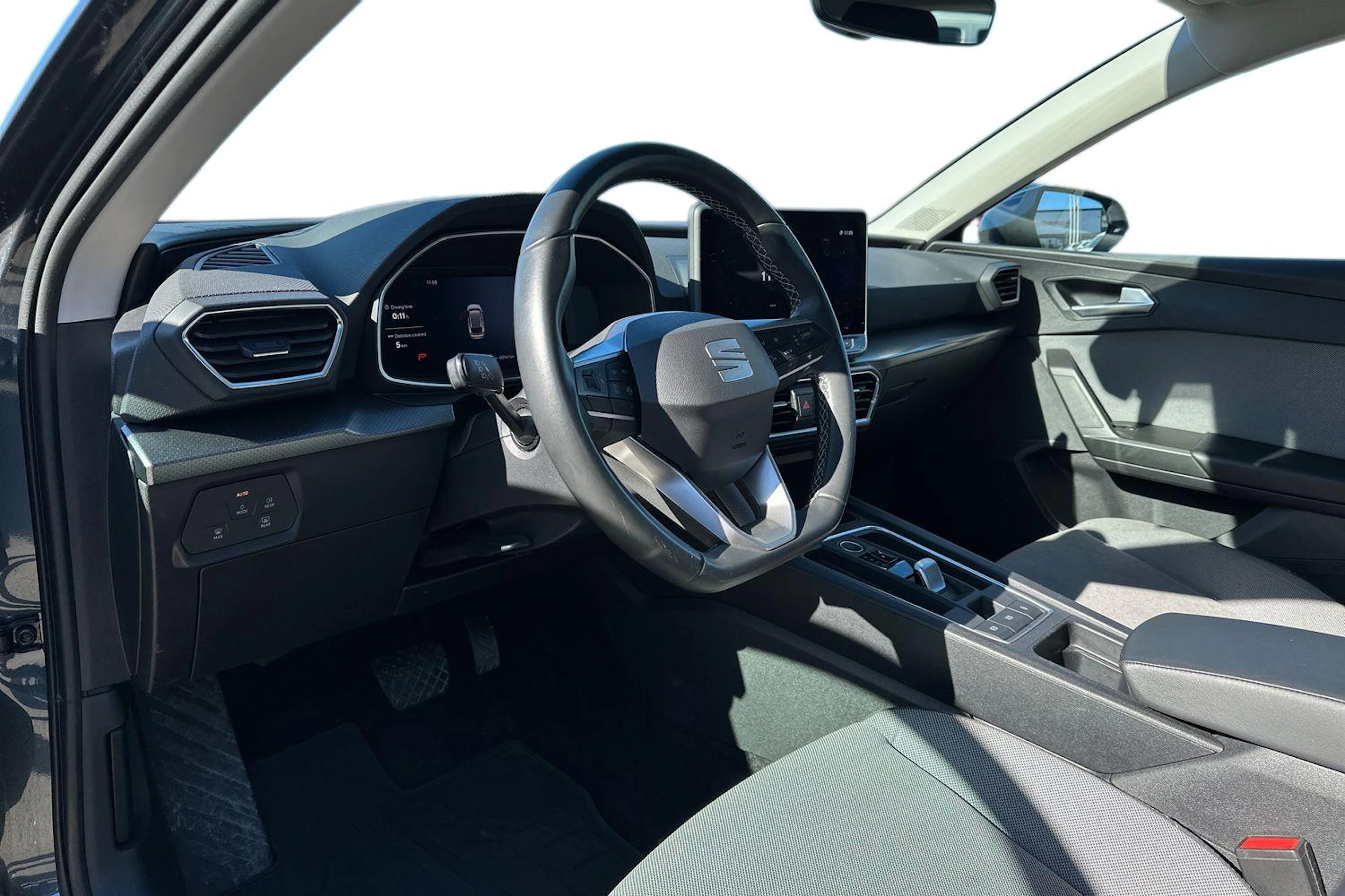 harmaa SEAT Leon Sportstourer 2024 kuva 3.