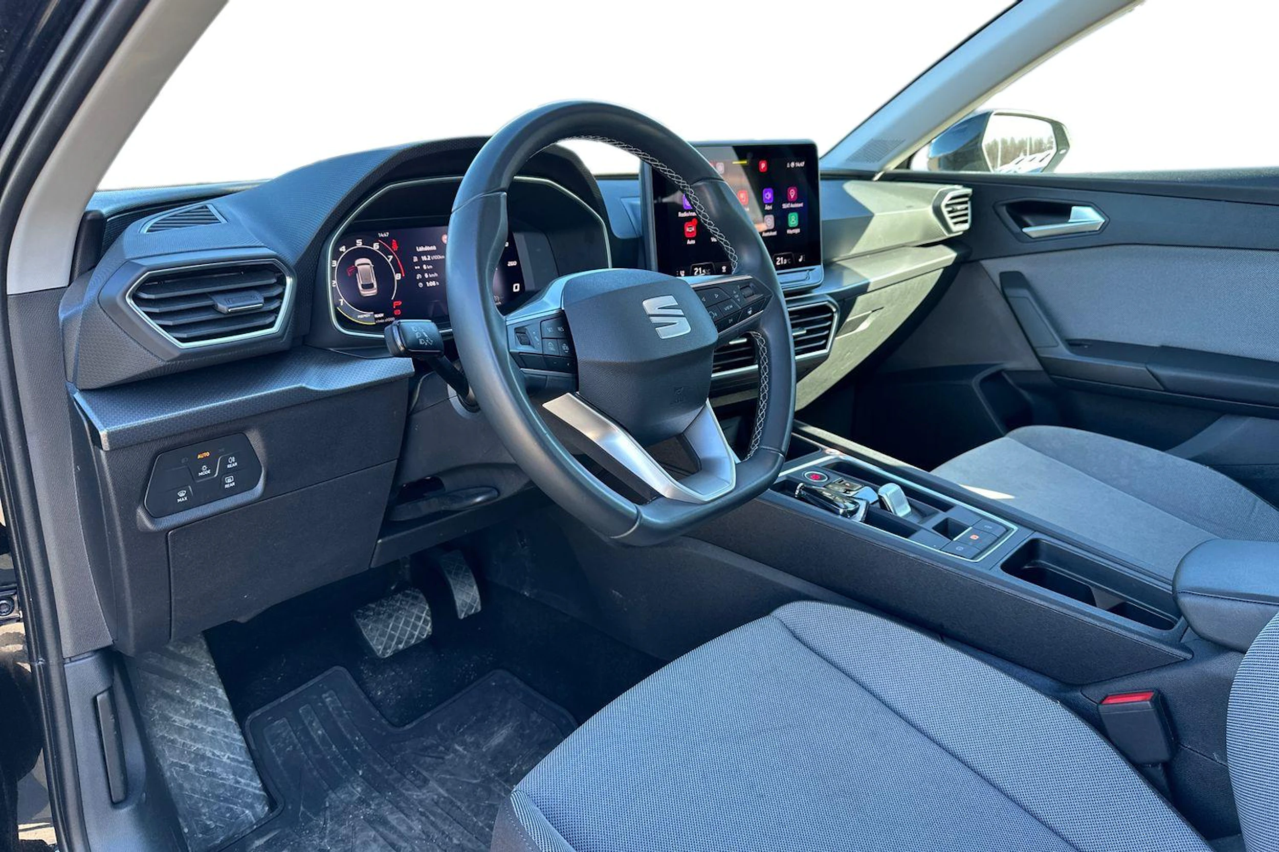 musta SEAT Leon Sportstourer 2024 kuva 3.