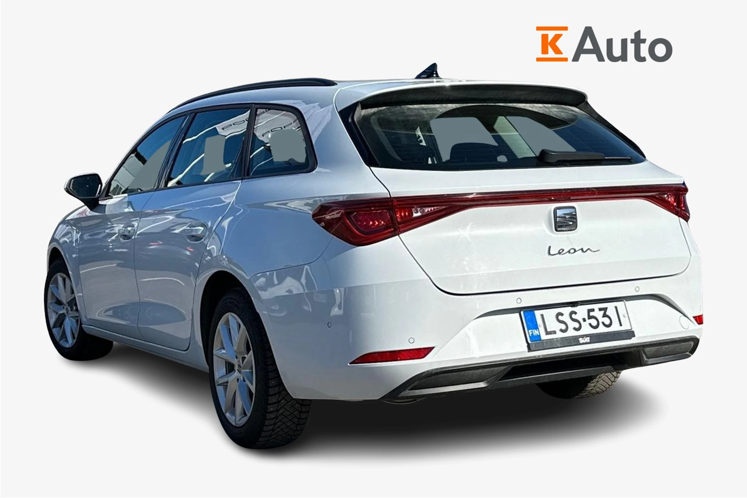 valkoinen SEAT Leon Sportstourer 2024 kuva 2.