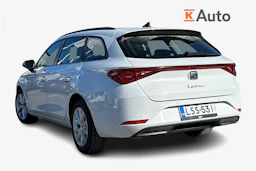 valkoinen SEAT Leon Sportstourer 2024 kuva 2.