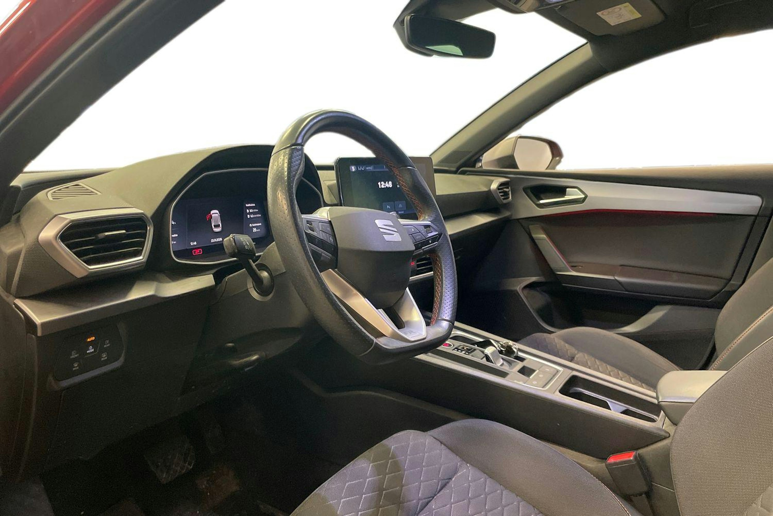 punainen SEAT Leon Sportstourer 2024 kuva 3.