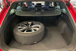 punainen SEAT Leon Sportstourer 2024 kuva 16.