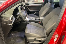 punainen SEAT Leon Sportstourer 2024 kuva 17.