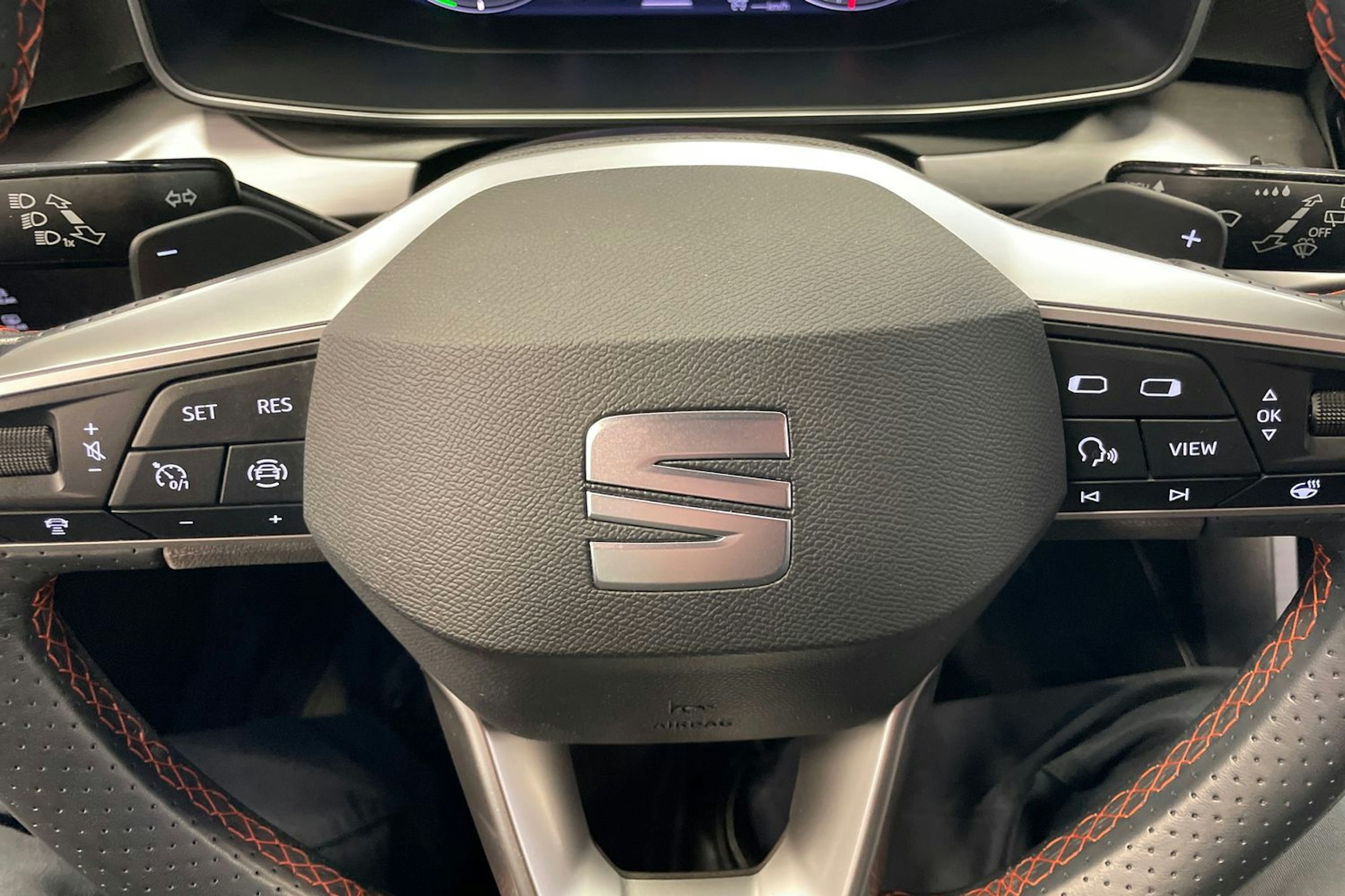 punainen SEAT Leon Sportstourer 2024 kuva 28.