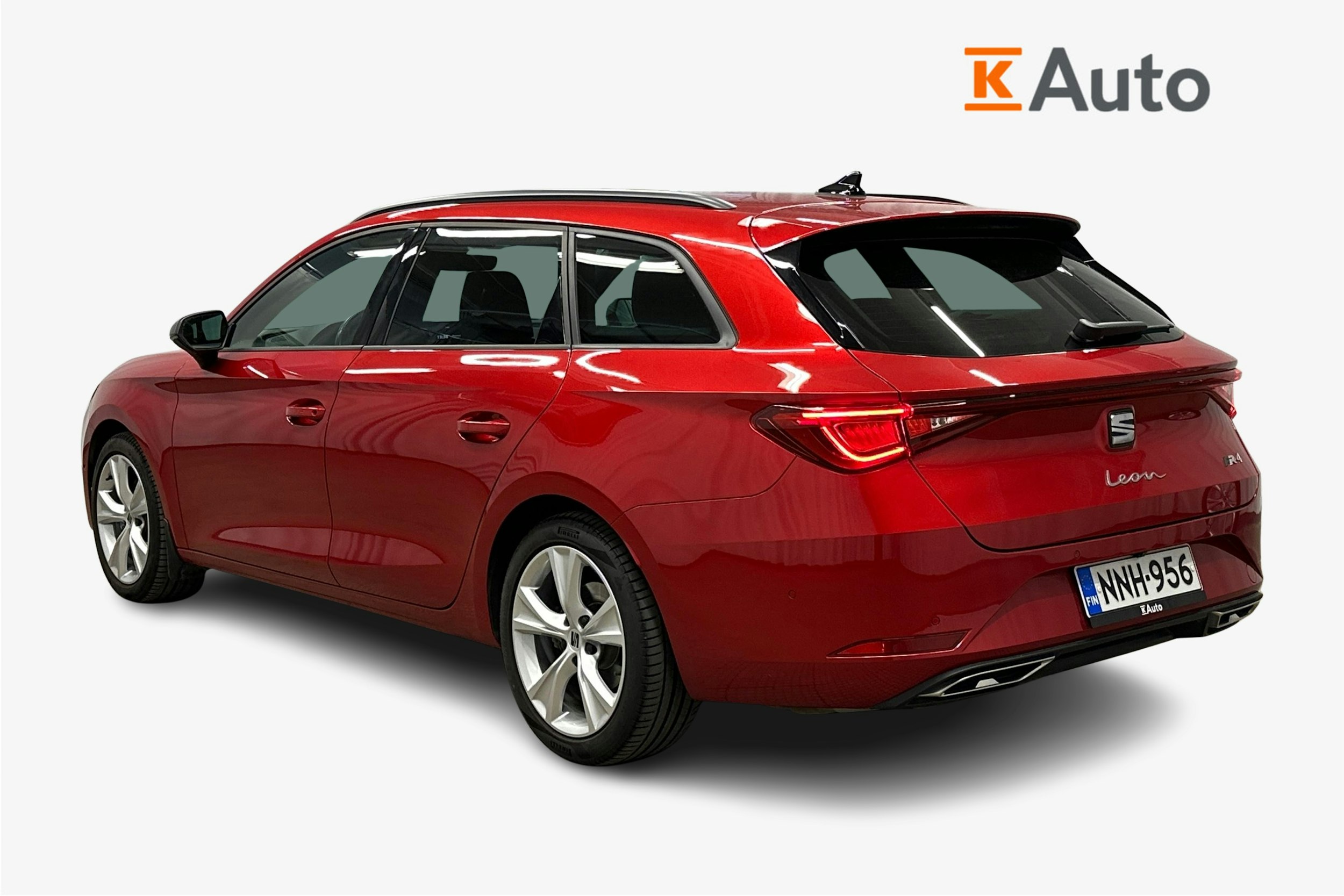 punainen SEAT Leon Sportstourer 2024 kuva 2.