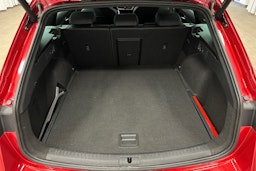 punainen SEAT Leon Sportstourer 2024 kuva 14.