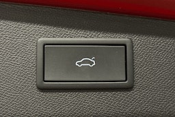 punainen SEAT Leon Sportstourer 2024 kuva 15.