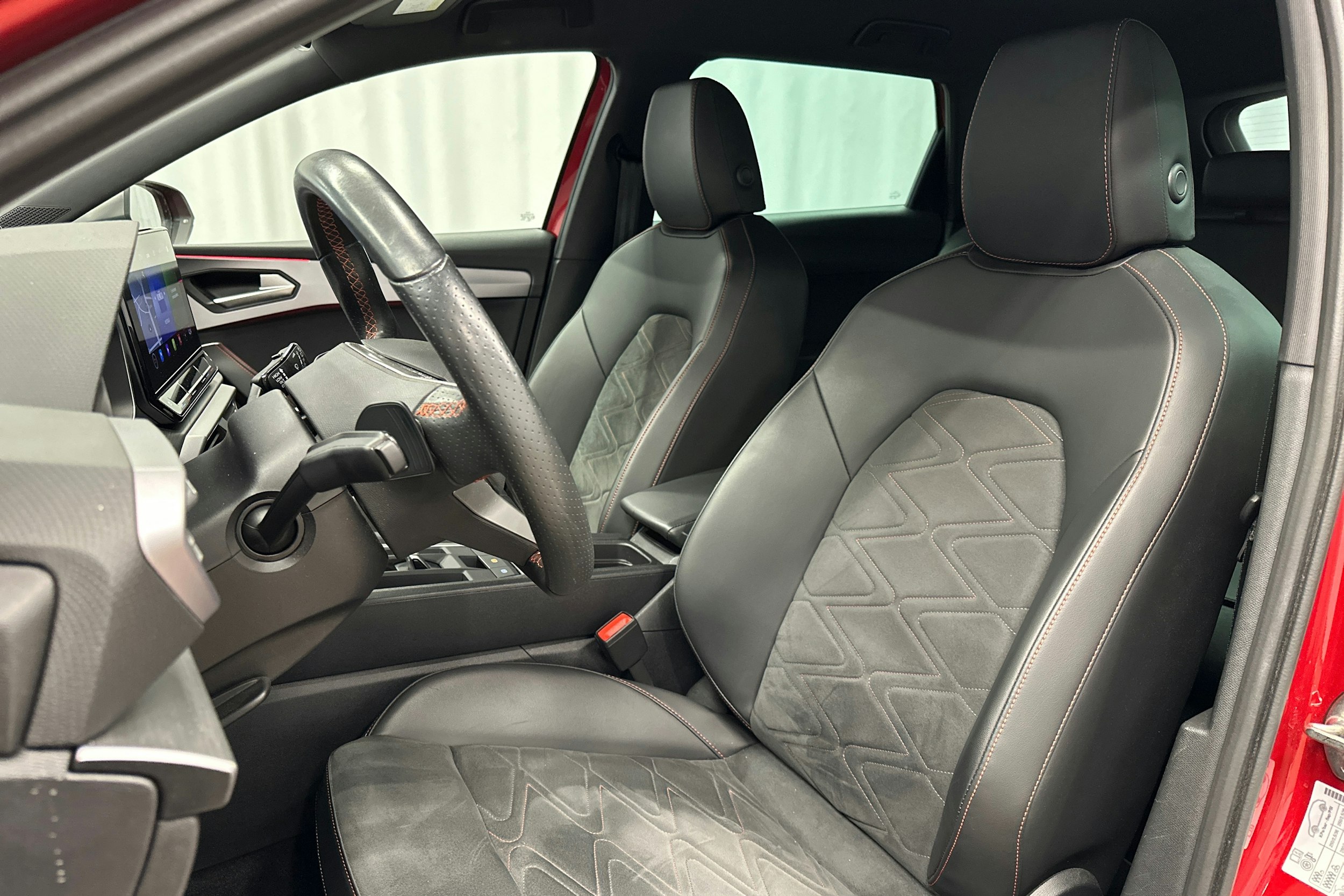punainen SEAT Leon Sportstourer 2024 kuva 17.
