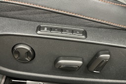 punainen SEAT Leon Sportstourer 2024 kuva 18.