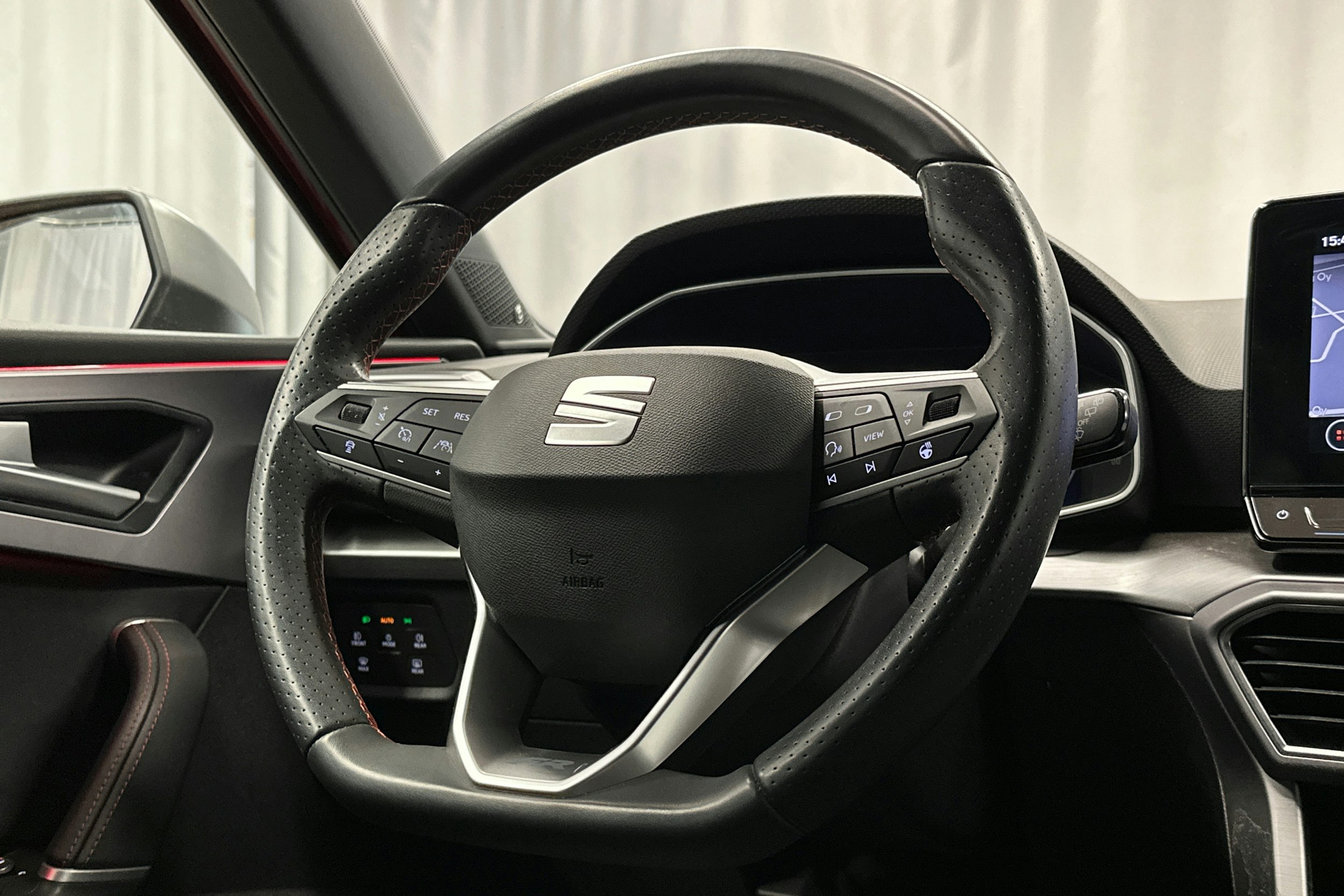 punainen SEAT Leon Sportstourer 2024 kuva 19.