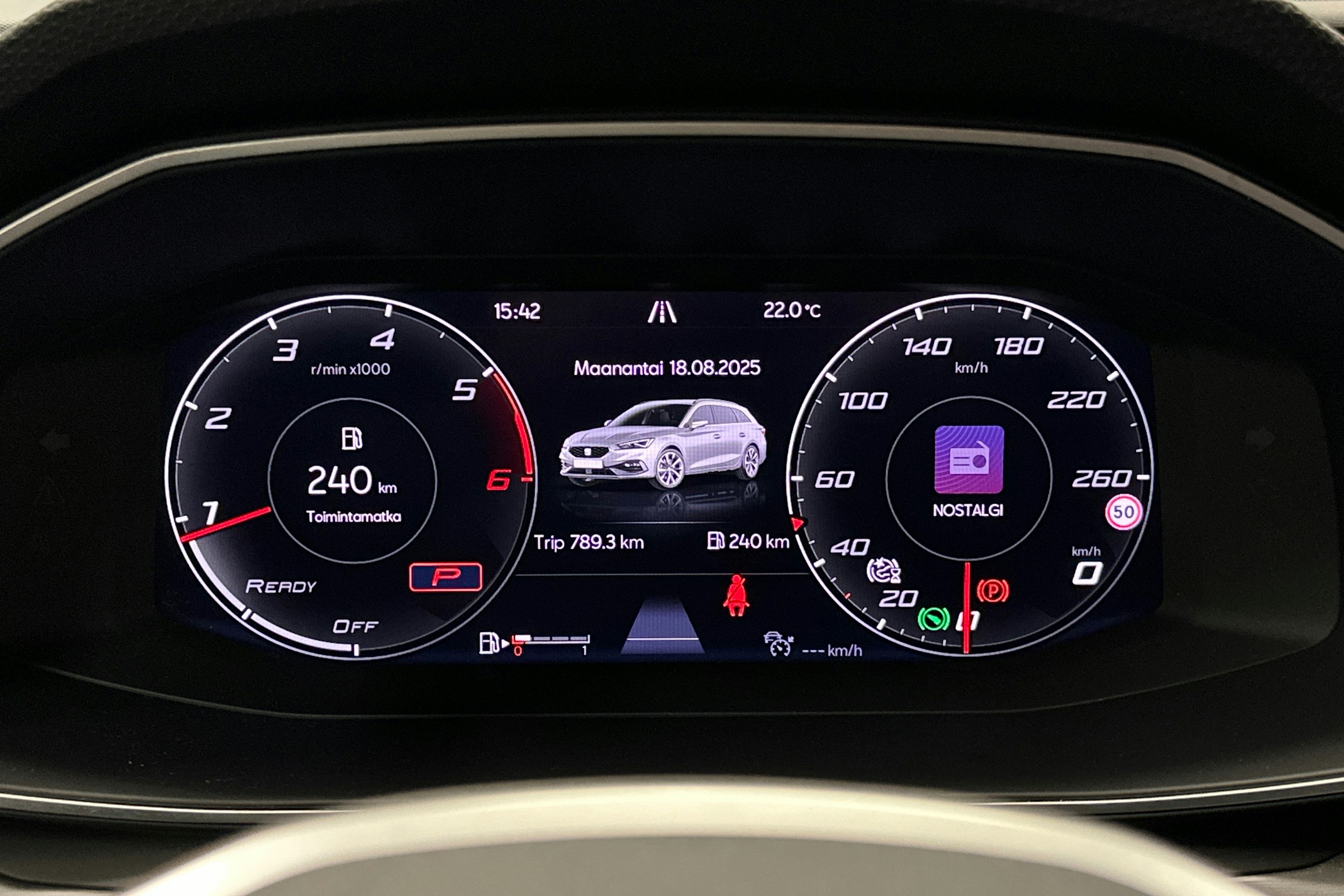 punainen SEAT Leon Sportstourer 2024 kuva 22.