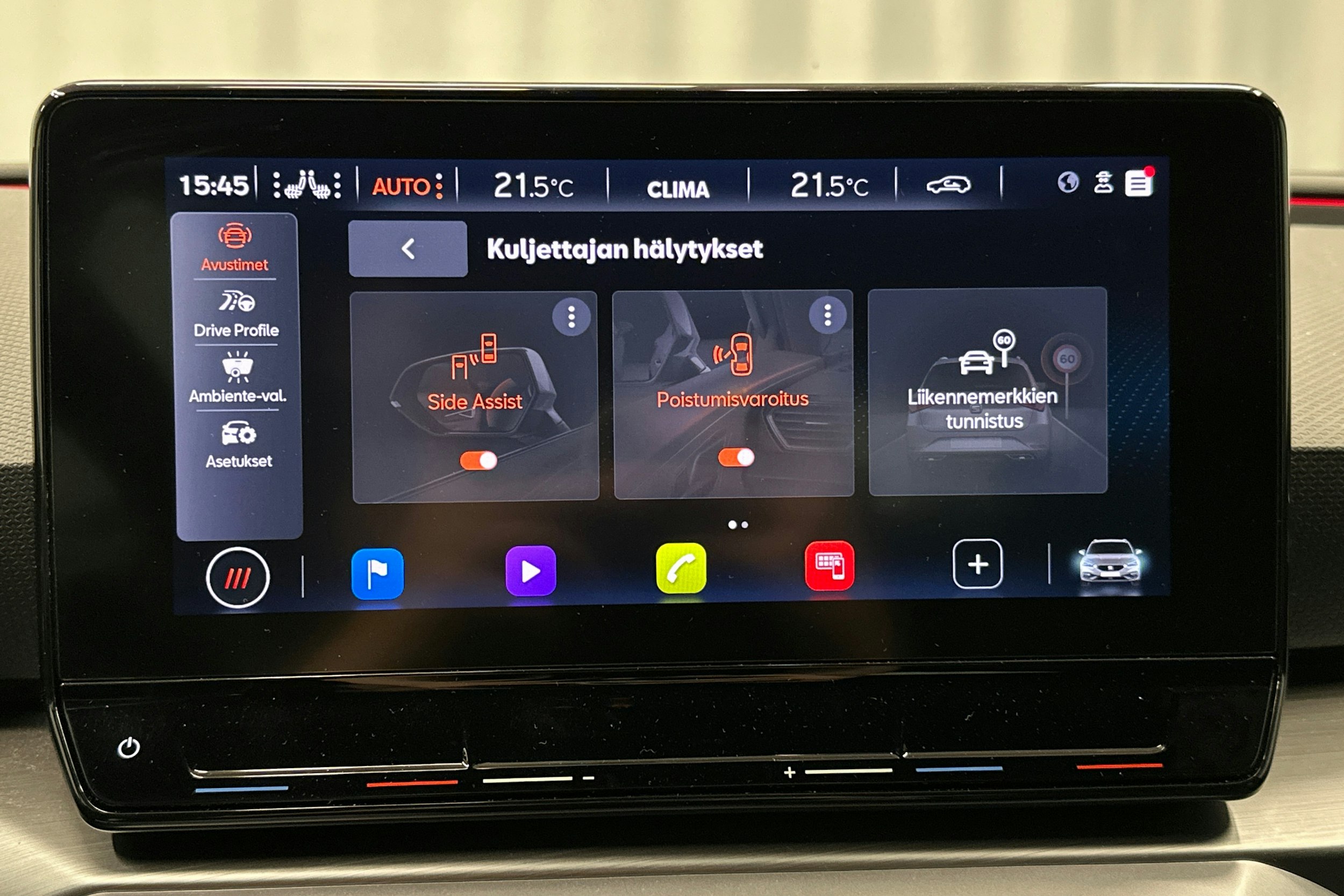 punainen SEAT Leon Sportstourer 2024 kuva 31.