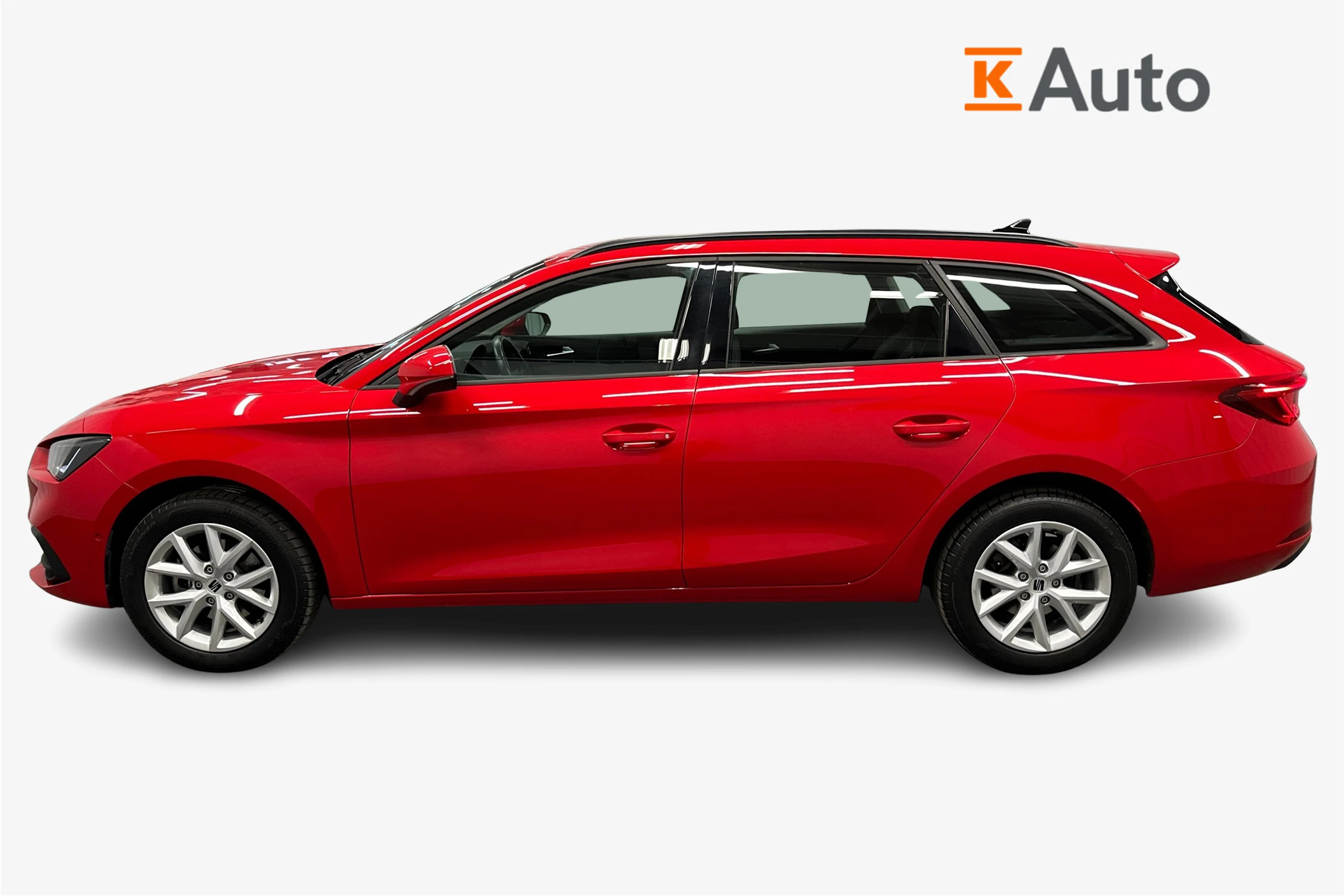 punainen SEAT Leon Sportstourer 2024 kuva 7.