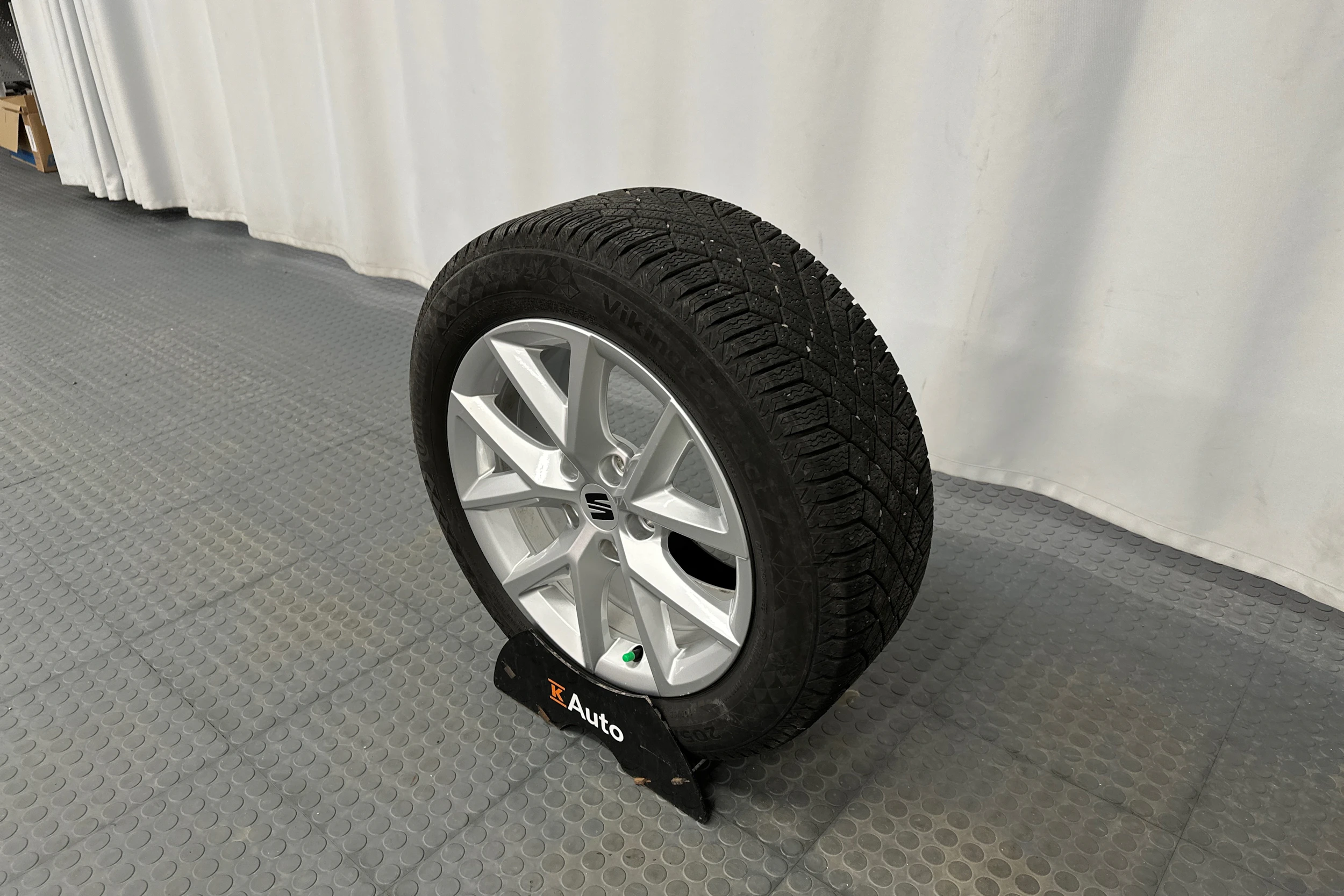 punainen SEAT Leon Sportstourer 2024 kuva 13.