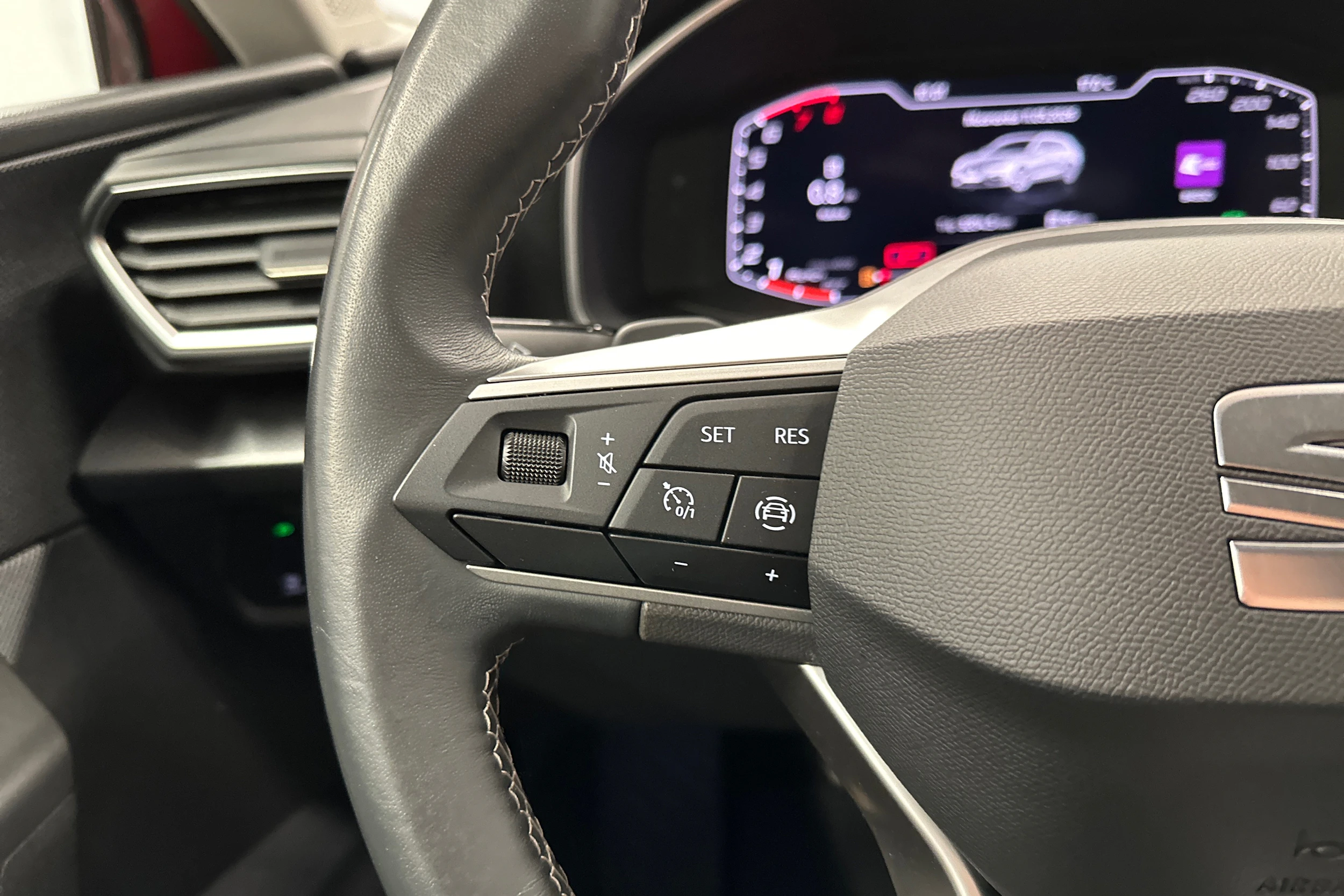 punainen SEAT Leon Sportstourer 2024 kuva 15.