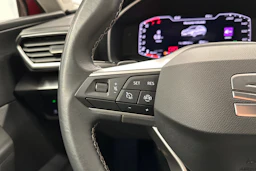 punainen SEAT Leon Sportstourer 2024 kuva 15.